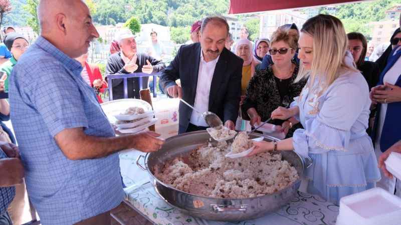 "Bayram pilavı" geleneği 131 yıldır yaşatılıyor