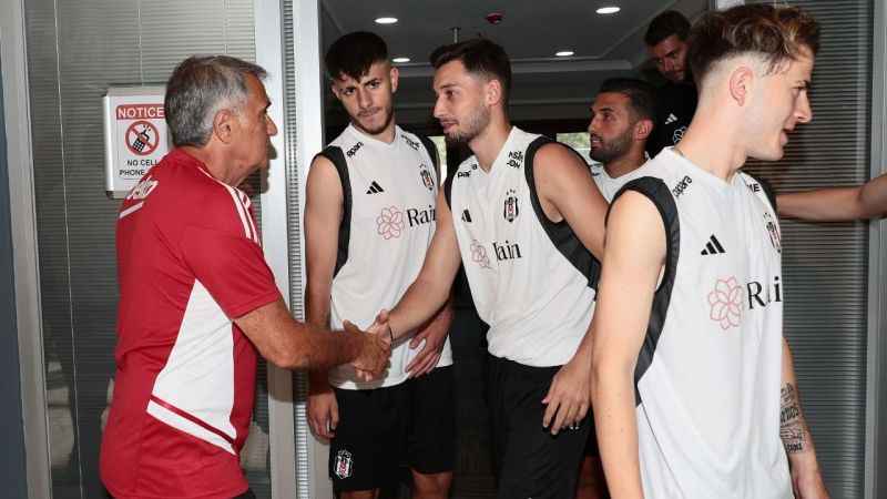 Beşiktaş’ta futbolcular ve teknik heyet bayramlaştı