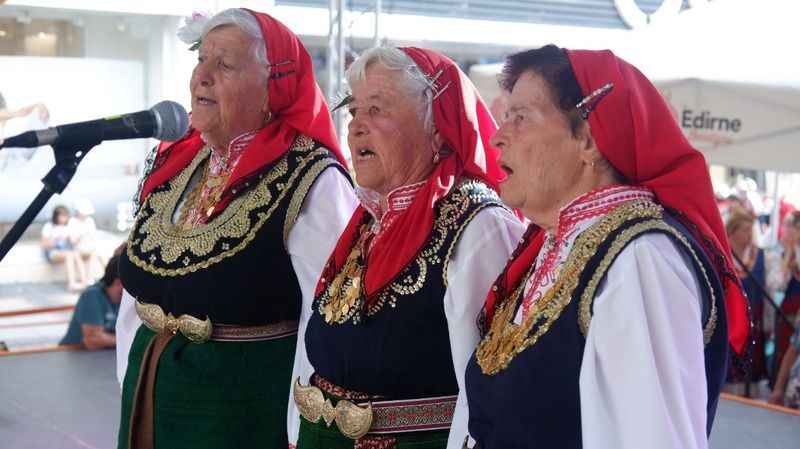 Balkan Folklor Festivali renkli görüntülere sahne oldu