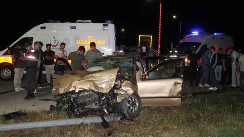 Edirne'de içinde Bulgar ve Türk ailenin olduğu otomobiller çarpıştı: 2'si çocuk 6 yaralı