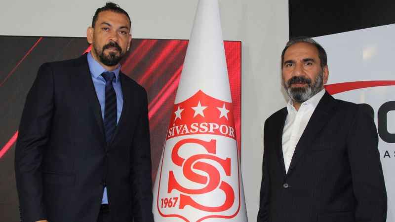 Servet Çetin, Sivasspor’a imzayı attı