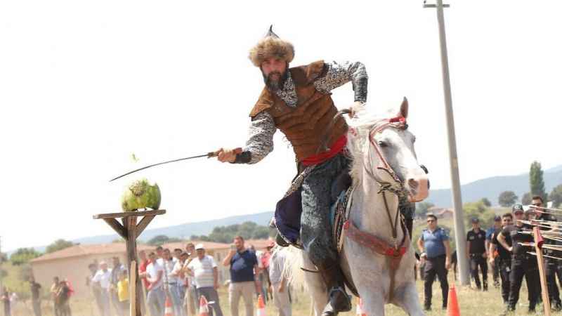 İvrindi’de rahvan at yarışı coşkusu