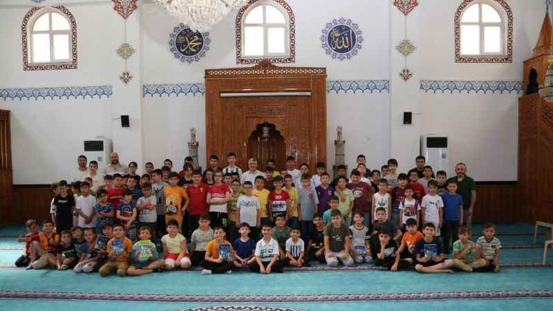 30 gün camiye giden çocuklara Çanakkale gezisi, tablet ve bisiklet hediyesi