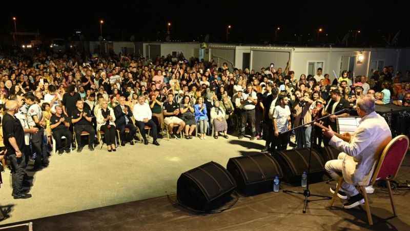 Yavuz Bingöl, depremzedelere konser verdi