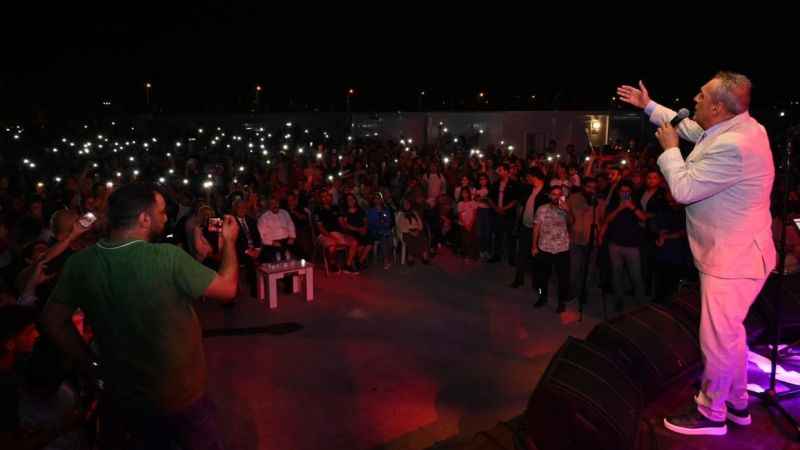 Yavuz Bingöl, depremzedelere konser verdi