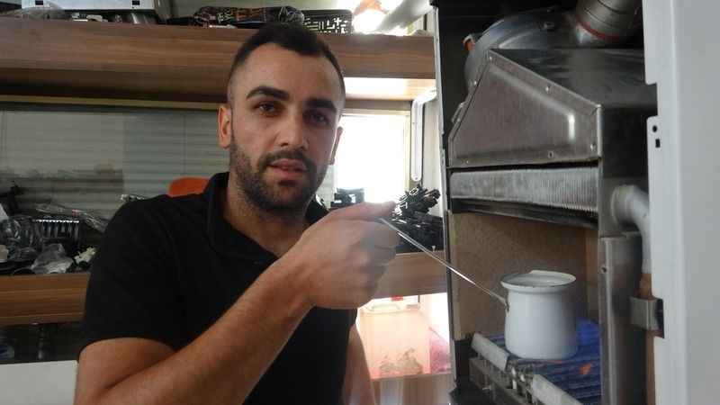 Kombi ustasının test yöntemi görenleri hayrete düşürüyor