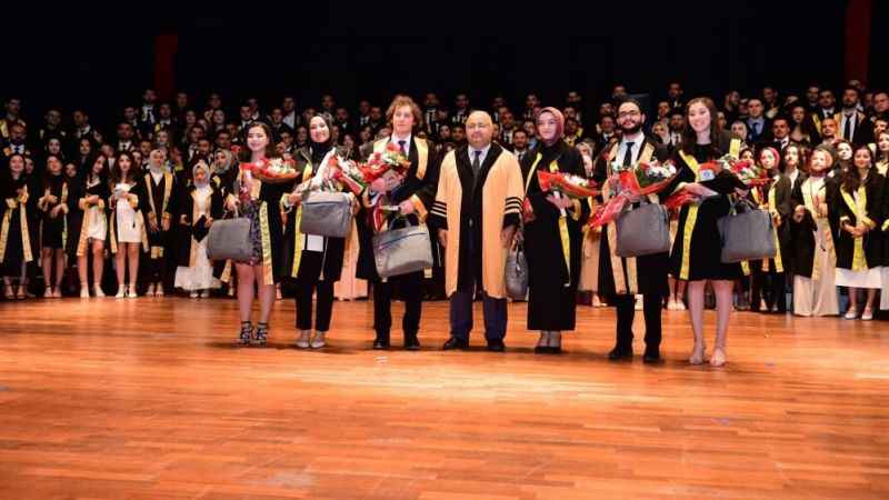 İnönü Üniversitesi Tıp Fakültesi’nde mezuniyet coşkusu