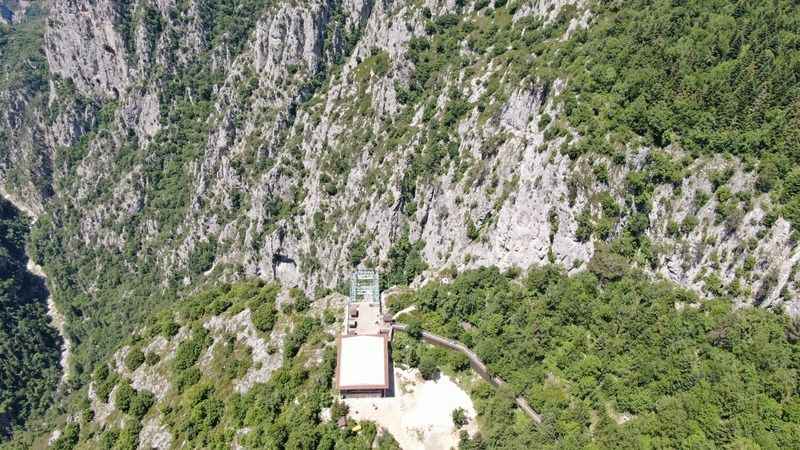 450 metre yükseklikteki cam teras nefes kesiyor