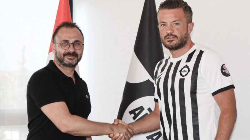 Altay’da Ceyhun Gülselam ve Özgür Özkaya’nın sözleşmeleri uzatıldı