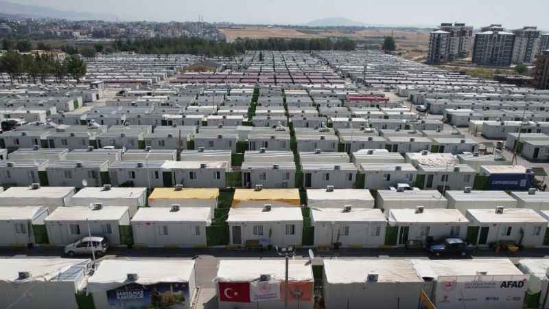 Depremzedeler yapılan hizmetlerden duydukları memnuniyeti dile getirdi