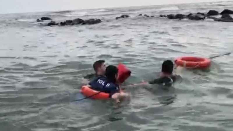 Samsun'da denizde mahsur kalan 3 kişi kurtarıldı