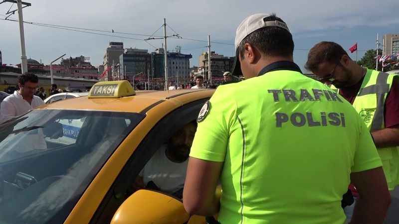 Taksim'de ticari taksi denetimi