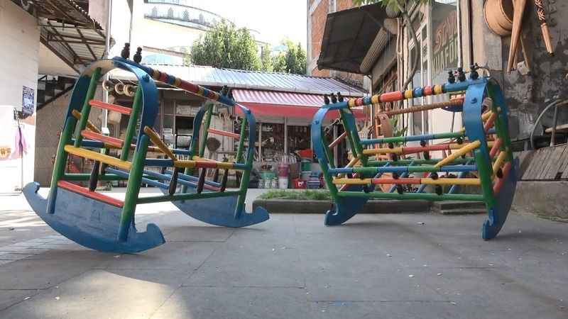 Ahşap beşik yeni nesil beşiklere direniyor