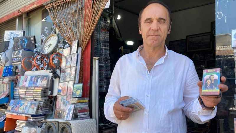 Yıllara meydan okuyarak 100 bin kaset biriktirdi