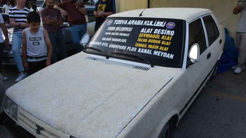Aracı modifiye edip pirinç taneleri ile kapladılar