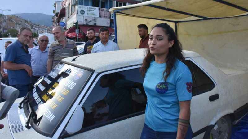 Aracı modifiye edip pirinç taneleri ile kapladılar