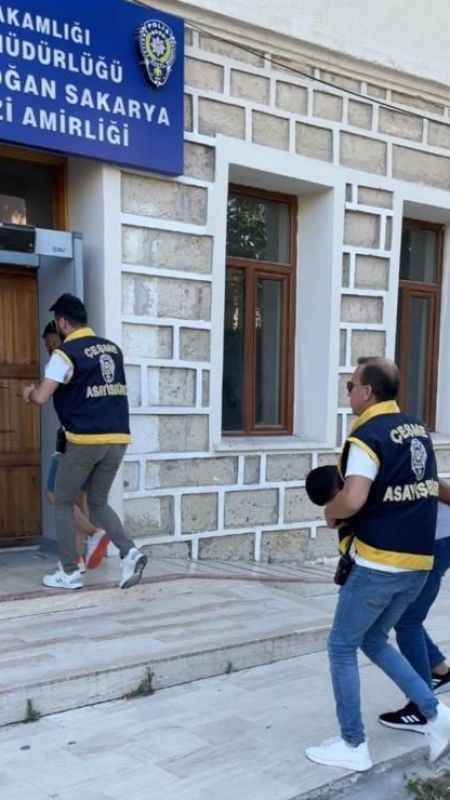 "Başkomiserim" diyerek 300 bin lira dolandırdılar