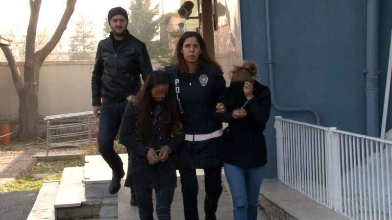 'Kargocu', 'sucu' diyerek girdikleri evleri dil düşürme yöntemiyle soyan kadın hırsızlar yakalandı