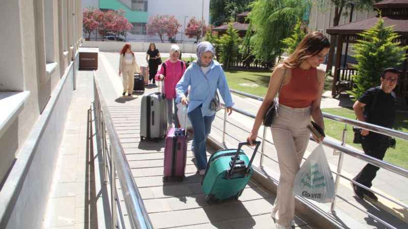 Antalya'da gençlere 5 yıldızlı otel konforunda ücretsiz tatil başladı