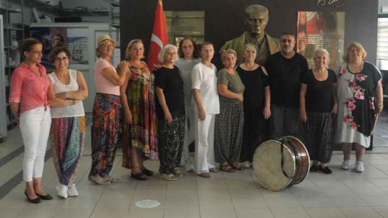 50 yaş üstü halk oyunları ekipleri gençlere taş çıkartıyor