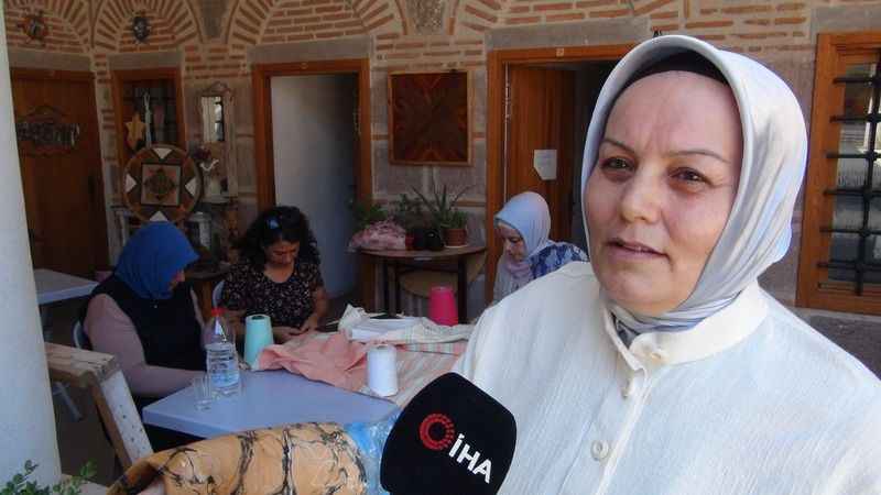 650 yıllık Manisa Bezi ebru sanatıyla renklendi