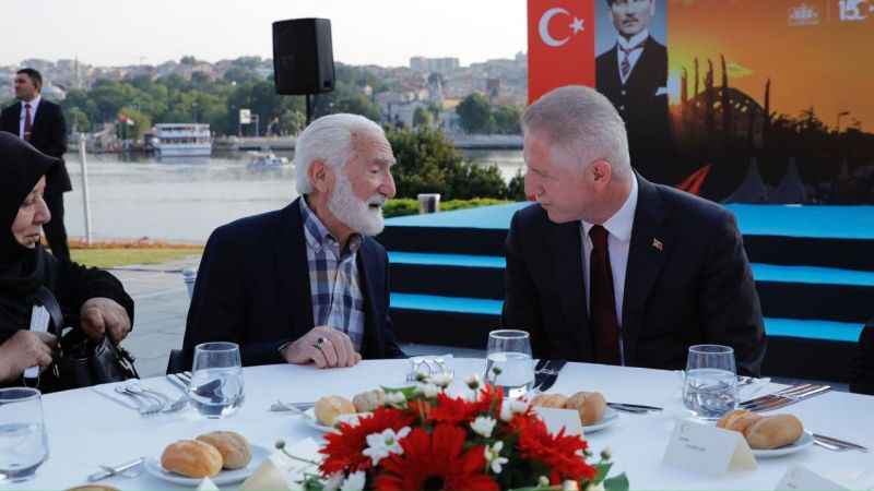 İstanbul Valisi Gül, 15 Temmuz şehit aileleri ve gazileriyle buluştu
