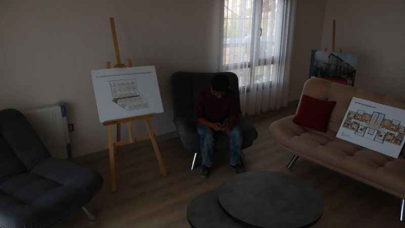 Depremin izleri siliniyor