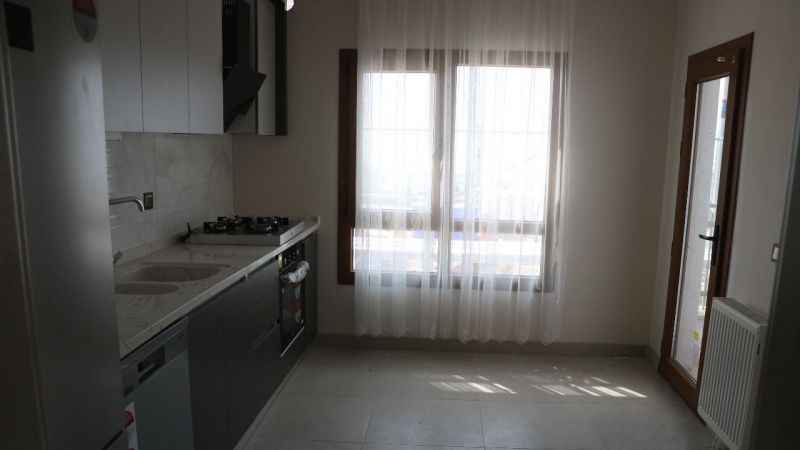 Depremin izleri siliniyor