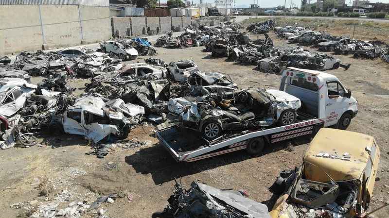 Araç mezarlığında hüzünlü anlar