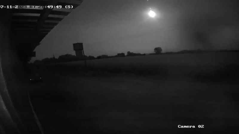 Bulgaristan üzerinden geçen meteor Romanya’ya düştü