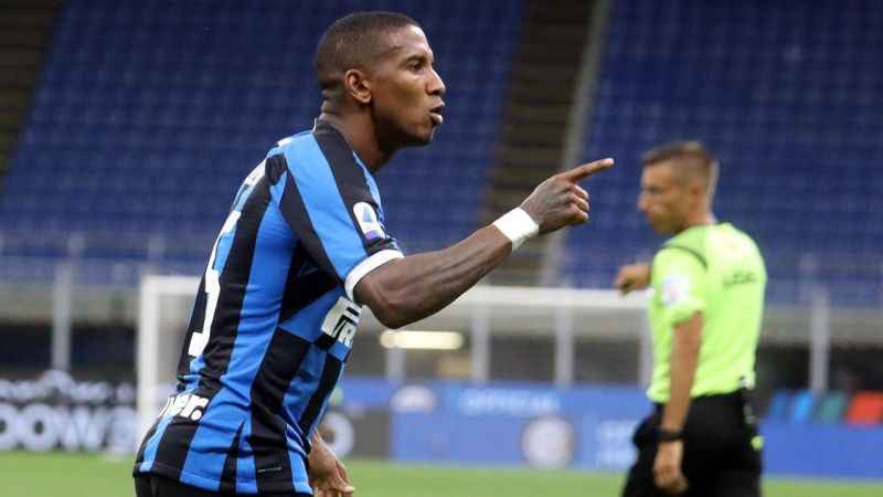 Everton, 38 yaşındaki Ashley Young’ı transfer etti