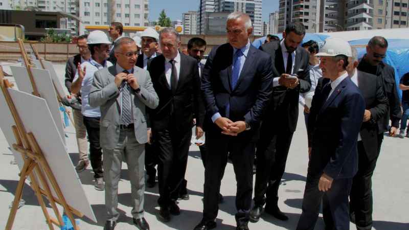 Bakan Ersoy'dan Şahinbey'in dev eserlerine tam not