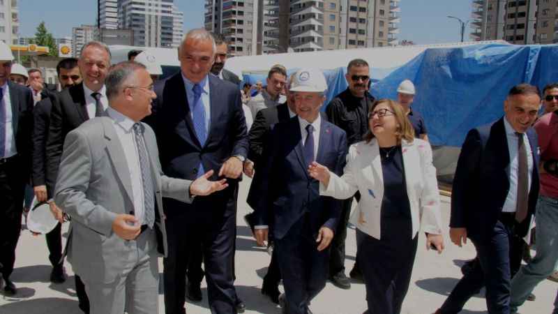 Bakan Ersoy'dan Şahinbey'in dev eserlerine tam not