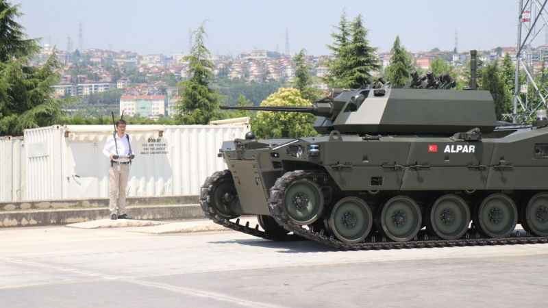 Türkiye'nin ilk ağır sınıf paletli insansız zırhlı aracı görücüye çıktı