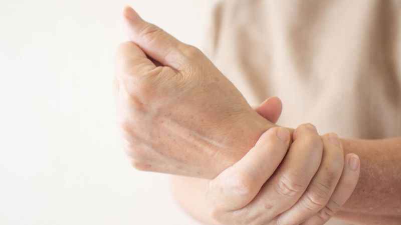 Başparmak kökündeki ağrıya dikkat