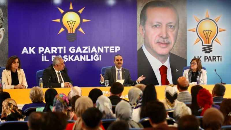 Bakan Kacır, Gaziantep'te AK Partililerle bir araya geldi