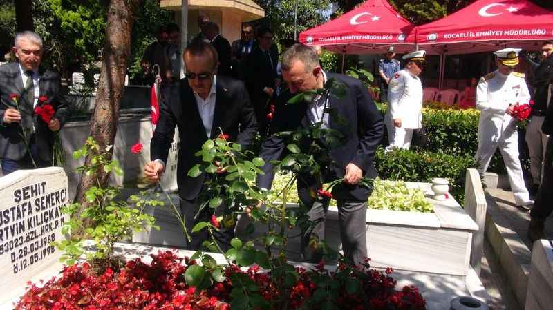 15 Temmuz’un yıldönümünde şehitler mezarı başında anıldı