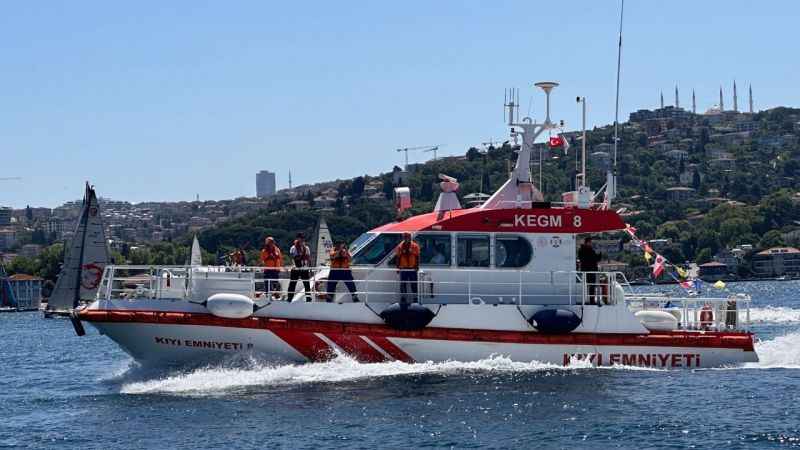 Şehit ve gaziler için İstanbul Boğazı’nda gösteri