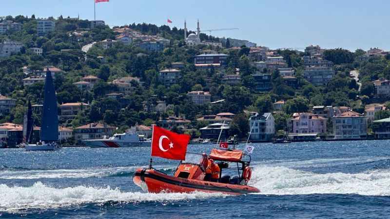 Şehit ve gaziler için İstanbul Boğazı’nda gösteri