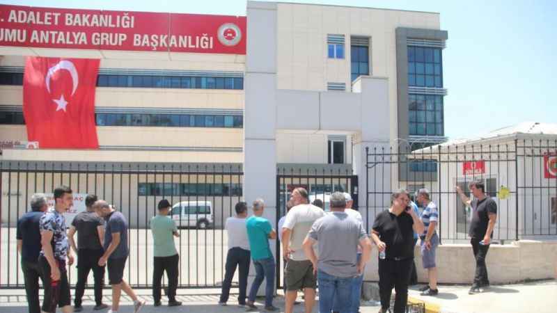 Antalya'da Fırat Çiçek, Emin Akyüz ve Mahmut Yıldız hayatını kaybetti