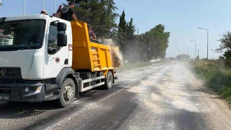 Edirne'de mucur asfalt sıcaktan eridi