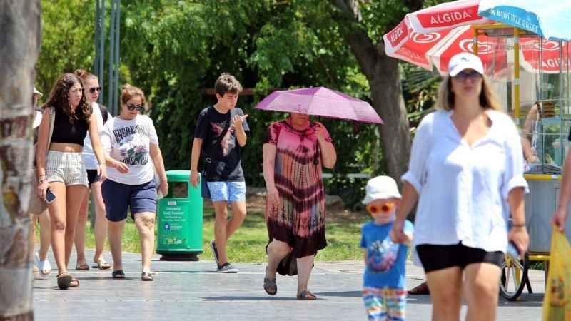 Termometreler 45 dereceyi gösterdi, yağmurdan kaçar gibi El Nino'dan kaçtılar