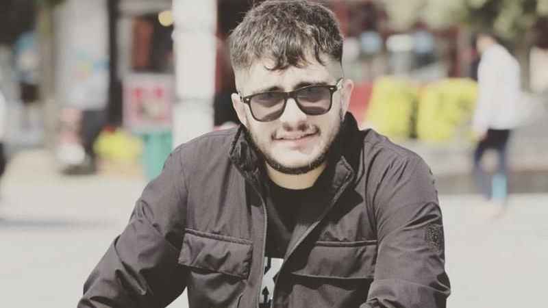 Genç şarkıcı Erkan Doğanay sahne çıkışı silahlı saldırıya uğradı