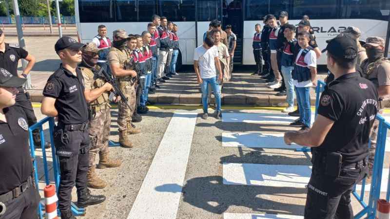 138 düzensiz göçmen sınır dışı ediliyor