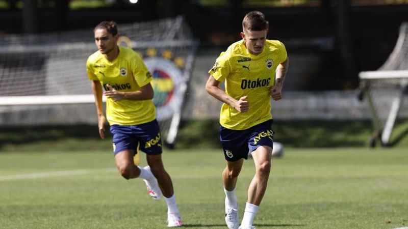 Fenerbahçe'de yeni transfer Sebastian Szymanski, ilk antrenmanına çıktı