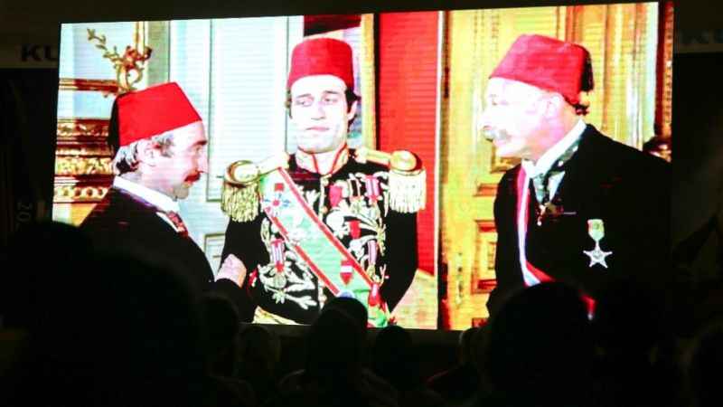 Açık havada Tosun Paşa izlediler