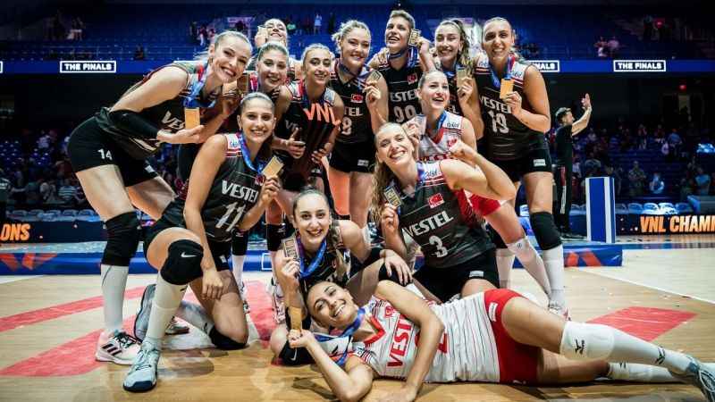 Türkiye, voleybolda adını zirveye yazdırdı