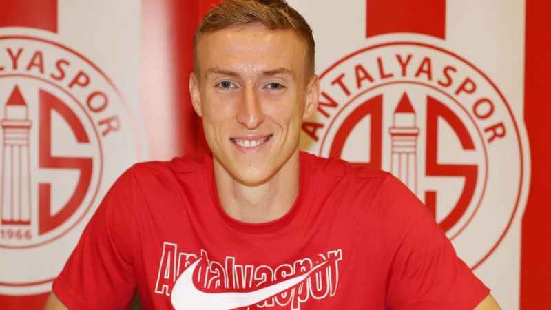 Antalyaspor, Adam Buksa'yı transfer etti