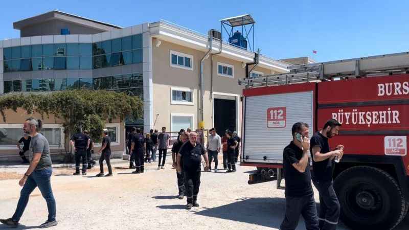 Bursa'da korkutan fabrika yangını: 3 işçi dumandan etkilendi
