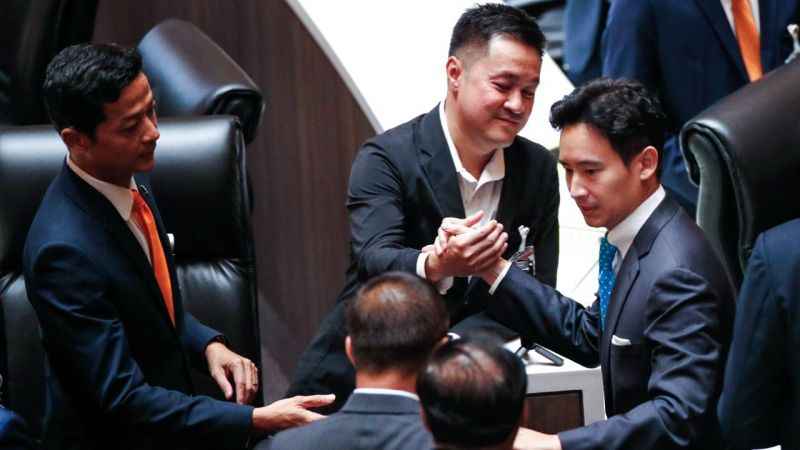 Tayland'da başbakanlık krizi: Başbakan adayı Pita’nın milletvekilliği askıya alındı